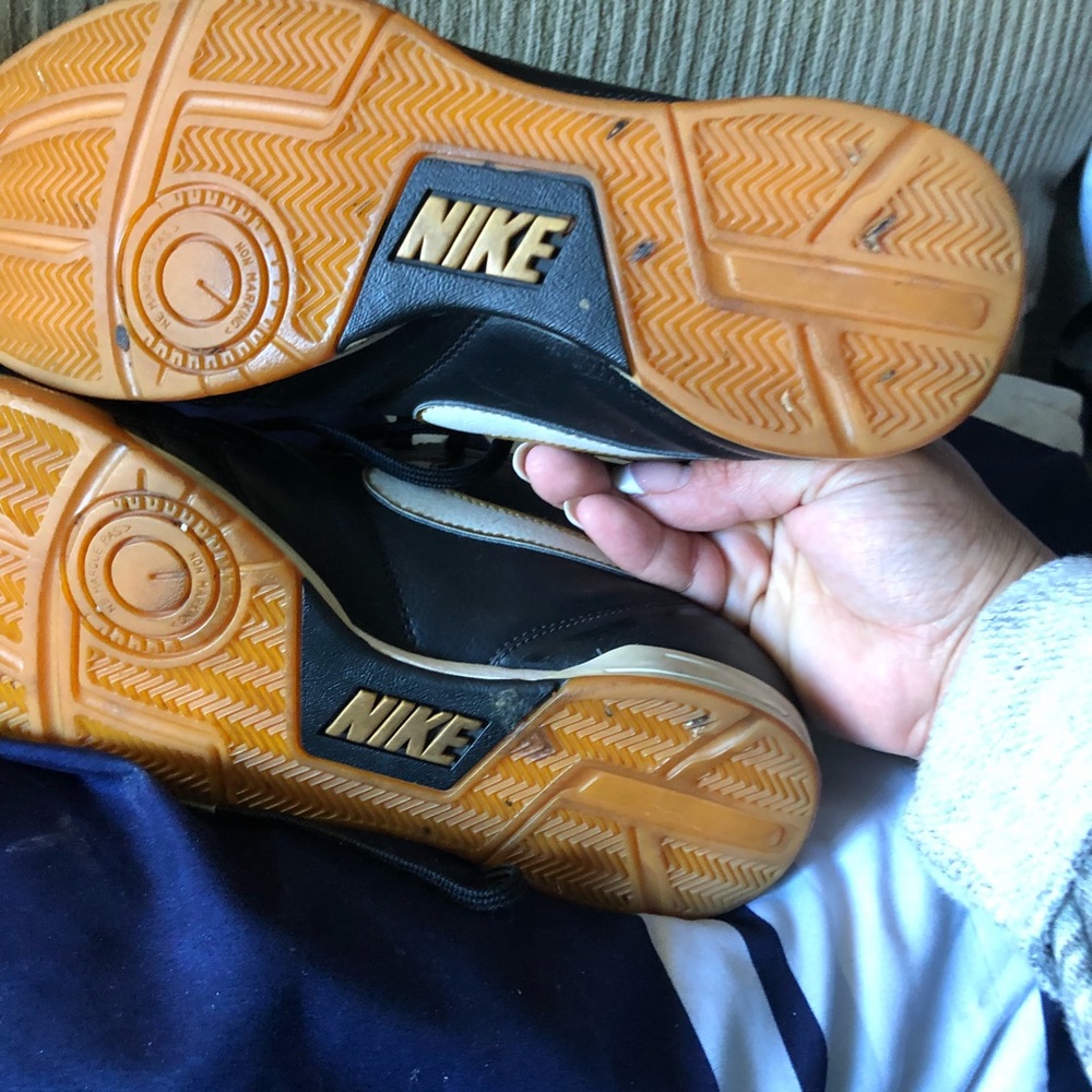 Shoes - Picture 3 of 4